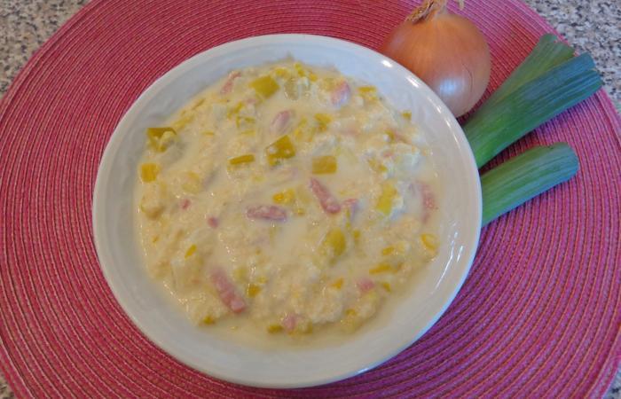 Rgime Dukan (recette minceur) : Soupe blanche (au lait, blancs de poireaux et pain de mie) #dukan https://www.proteinaute.com/recette-soupe-blanche-au-lait-blancs-de-poireaux-et-pain-de-mie-11242.html