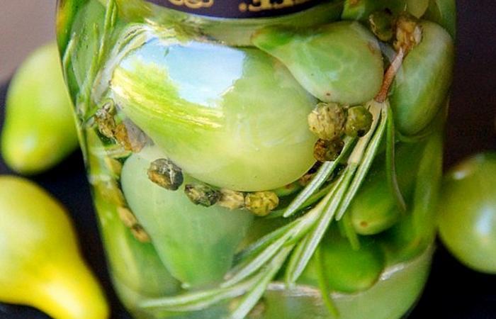 Rgime Dukan (recette minceur) : Pickles de tomates cerises vertes (condiment au vinaigre) #dukan https://www.proteinaute.com/recette-pickles-de-tomates-cerises-vertes-condiment-au-vinaigre-9001.html