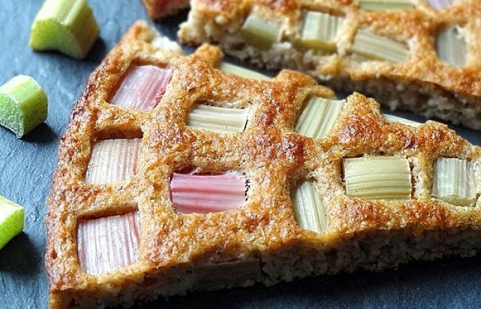 Régime Dukan (recette minceur) : Tarte rhubarbe et amande #dukan https://www.proteinaute.com/recette-tarte-rhubarbe-et-amande-10524.html