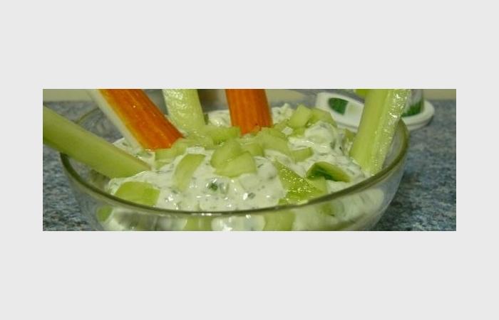 Rgime Dukan (recette minceur) : Chvre au concombre faon Blini Apro Dip #dukan https://www.proteinaute.com/recette-chevre-au-concombre-facon-blini-apero-dip-10693.html