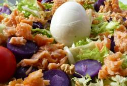Recette Dukan : Salade frise au saumon fum et vitelottes