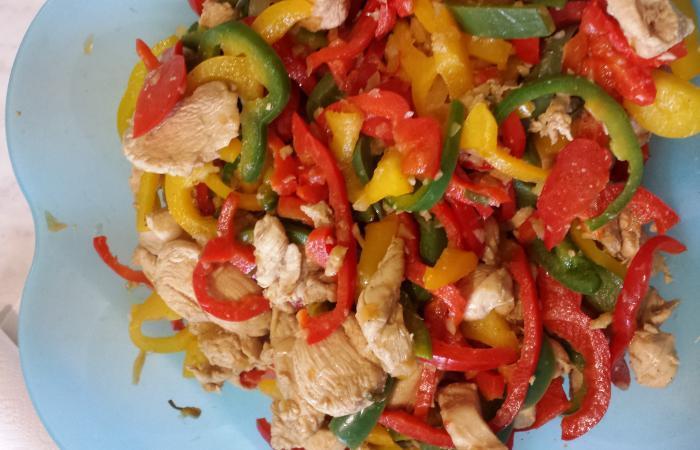 Régime Dukan (recette minceur) : Poulet et poivrons à l'asiatique #dukan https://www.proteinaute.com/recette-poulet-et-poivrons-a-l-asiatique-11314.html