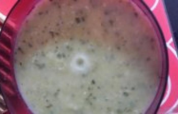 Rgime Dukan (recette minceur) : Soupe de courgettes aux 5 baies #dukan https://www.proteinaute.com/recette-soupe-de-courgettes-aux-5-baies-11351.html