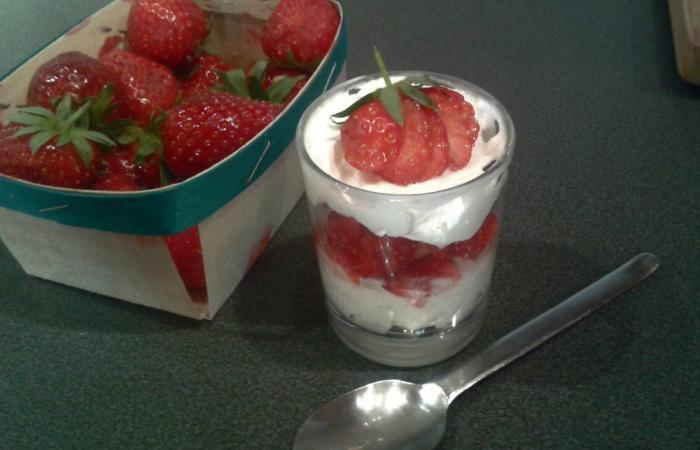 Rgime Dukan (recette minceur) : Verrines  la fraise et sa fausse chantilly #dukan https://www.proteinaute.com/recette-verrines-a-la-fraise-et-sa-fausse-chantilly-11417.html