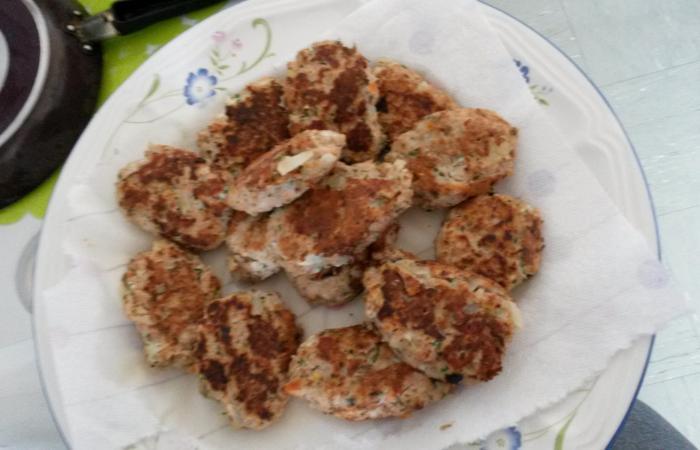 Rgime Dukan (recette minceur) : Petits beignets de thon et saumon faon Accras #dukan https://www.proteinaute.com/recette-petits-beignets-de-thon-et-saumon-facon-accras-11497.html