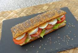 Photo Dukan Sandwich baguette, thon, oeuf, crudits