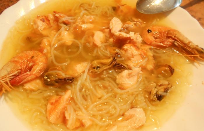 Rgime Dukan (recette minceur) : Soupe de poule au vermicelle et poisson #dukan https://www.proteinaute.com/recette-soupe-de-poule-au-vermicelle-et-poisson-11992.html