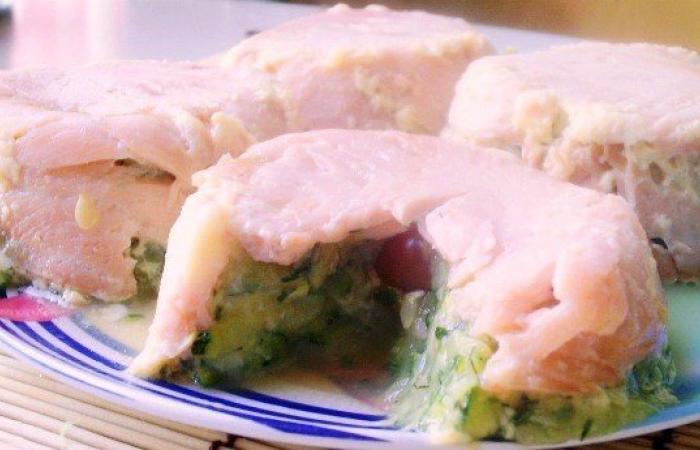 Rgime Dukan (recette minceur) : Timbales de courgettes en chemise de saumon au micro-onde #dukan https://www.proteinaute.com/recette-timbales-de-courgettes-en-chemise-de-saumon-au-micro-onde-1273.html