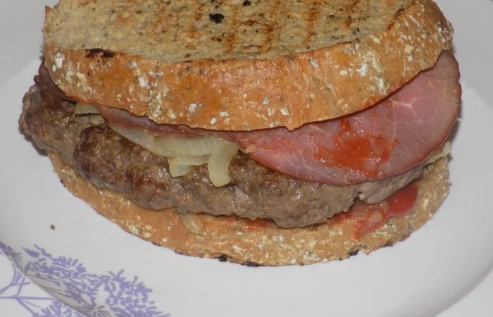 Rgime Dukan (recette minceur) : Panini burger #dukan https://www.proteinaute.com/recette-panini-burger-12892.html