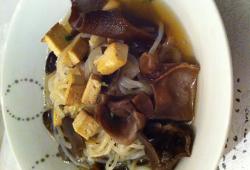 Recette Dukan : Soupe chinoise aux champignons noirs, konjac et tofu fum 
