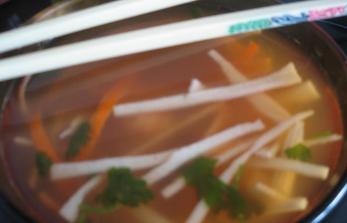 Rgime Dukan (recette minceur) : Soupe chinoise au surimi #dukan https://www.proteinaute.com/recette-soupe-chinoise-au-surimi-223.html