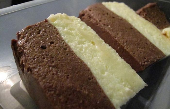 Rgime Dukan (recette minceur) : Gteau de fromage blanc choco/vanille #dukan https://www.proteinaute.com/recette-gateau-de-fromage-blanc-choco-vanille-2459.html
