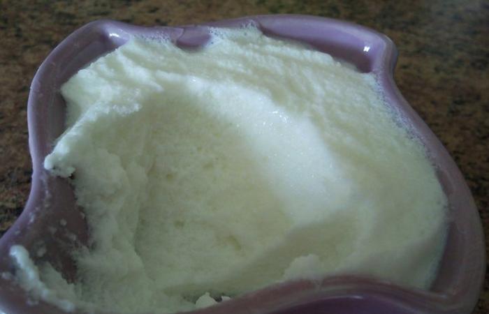 Régime Dukan (recette minceur) : Mousse citronnée au fromage blanc #dukan https://www.proteinaute.com/recette-mousse-citronnee-au-fromage-blanc-2720.html