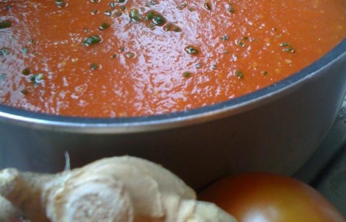 Rgime Dukan (recette minceur) : Soupe tomates gingembre (chaude ou glace) #dukan https://www.proteinaute.com/recette-soupe-tomates-gingembre-chaude-ou-glacee-2835.html