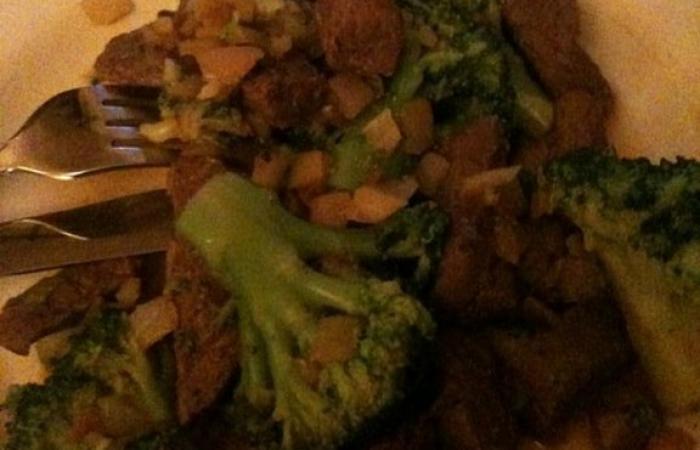 Rgime Dukan (recette minceur) : Wok de boeuf aux brocolis #dukan https://www.proteinaute.com/recette-wok-de-boeuf-aux-brocolis-2901.html