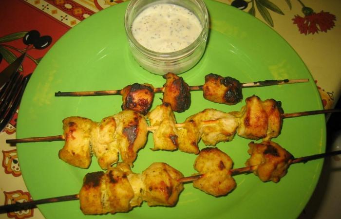 Rgime Dukan (recette minceur) : Brochettes de poulet  lIndienne #dukan https://www.proteinaute.com/recette-brochettes-de-poulet-a-l-indienne-3677.html