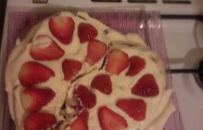 Rgime Dukan (recette minceur) : Gteau de fraises au coeur de rhubarbe #dukan https://www.proteinaute.com/recette-gateau-de-fraises-au-coeur-de-rhubarbe-3722.html