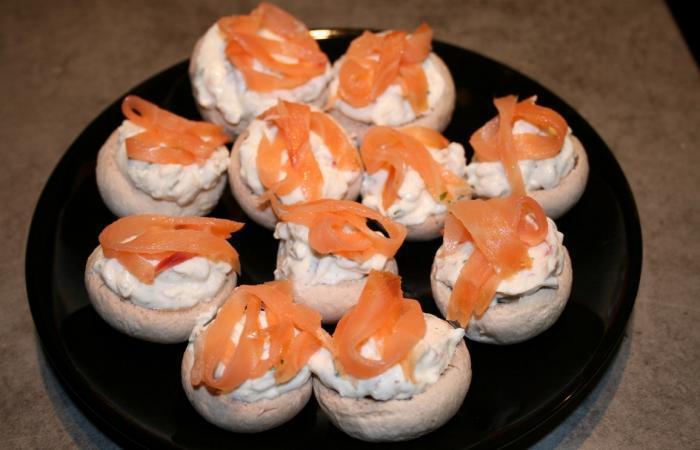 Rgime Dukan (recette minceur) : Champignons faris au saumon fum #dukan https://www.proteinaute.com/recette-champignons-farcis-au-saumon-fume-3909.html