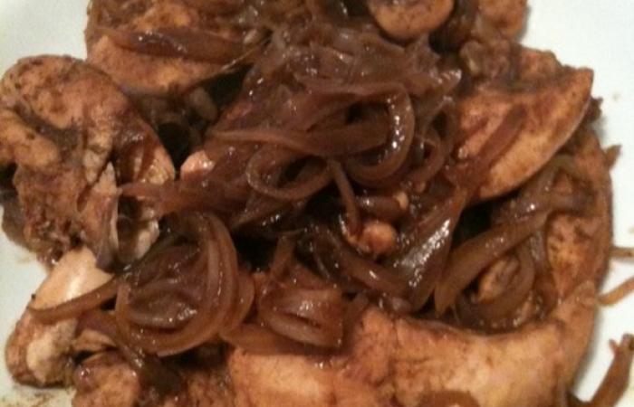 Régime Dukan (recette minceur) : Aiguillettes de poulet aux oignons caramélisés #dukan https://www.proteinaute.com/recette-aiguillettes-de-poulet-aux-oignons-caramelises-4388.html