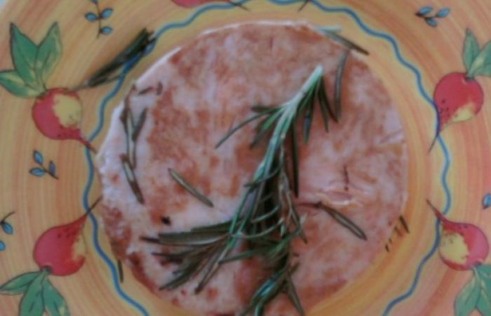 Rgime Dukan (recette minceur) : Pav de saumon au romarin #dukan https://www.proteinaute.com/recette-pave-de-saumon-au-romarin-4404.html