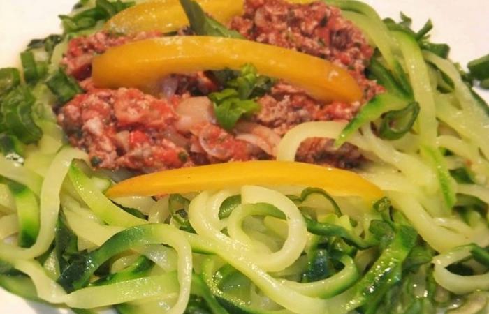 Rgime Dukan (recette minceur) : Spaghettis de courgettes en bolognaise #dukan https://www.proteinaute.com/recette-spaghettis-de-courgettes-en-bolognaise-4662.html
