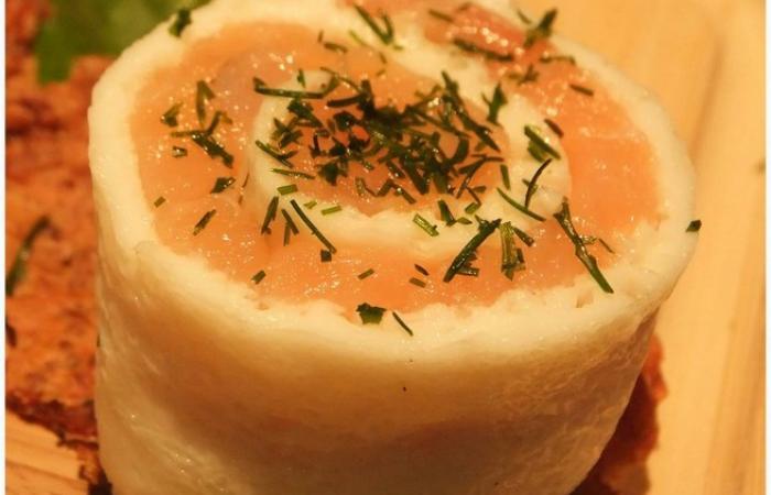 Rgime Dukan (recette minceur) : Blanc d'oeuf roul au saumon #dukan https://www.proteinaute.com/recette-blanc-d-oeuf-roule-au-saumon-4748.html