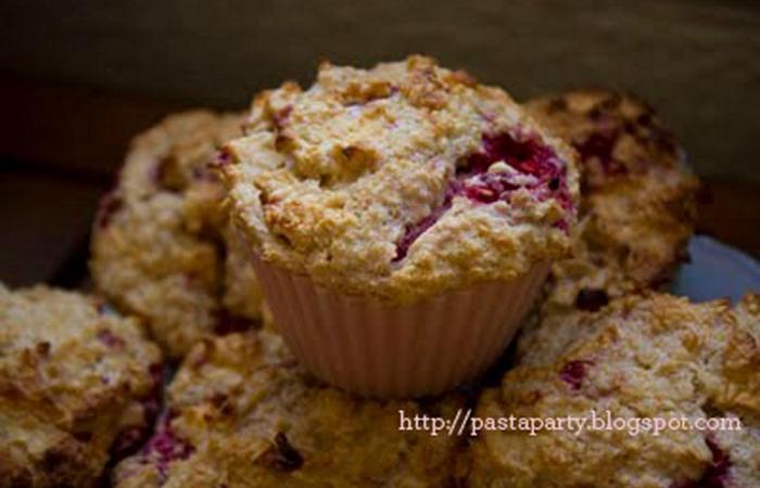 Rgime Dukan (recette minceur) : Muffins  la pomme et framboises #dukan https://www.proteinaute.com/recette-muffins-a-la-pomme-et-framboises-4754.html