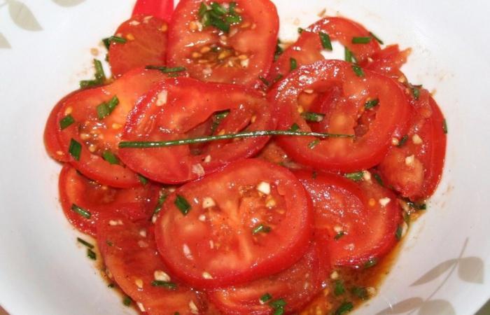 Rgime Dukan (recette minceur) : Tomates en vinaigrette ail & sauce soja (sans fromage blanc) #dukan https://www.proteinaute.com/recette-tomates-en-vinaigrette-ail-sauce-soja-sans-fromage-blanc-4990.html