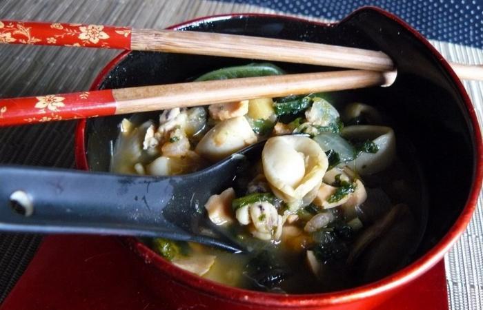 Rgime Dukan (recette minceur) : Tom yam au poisson et fruits de mer soupe thailandaise pice #dukan https://www.proteinaute.com/recette-tom-yam-au-poisson-et-fruits-de-mer-soupe-thailandaise-epicee-5437.html