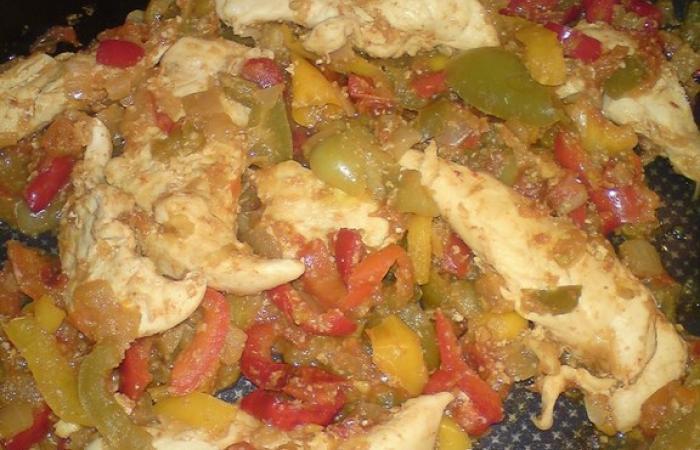 Rgime Dukan (recette minceur) : Filet de Poulet en Piperade #dukan https://www.proteinaute.com/recette-filet-de-poulet-en-piperade-5988.html