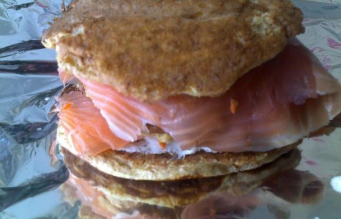 Rgime Dukan (recette minceur) : Hamburger au saumon #dukan https://www.proteinaute.com/recette-hamburger-au-saumon-607.html