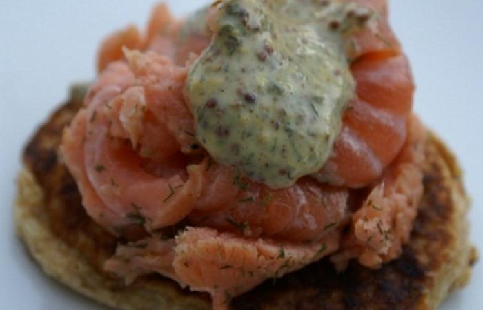 Rgime Dukan (recette minceur) : Saumon gravlax sur blinis (sauce scandinave  l'aneth) #dukan https://www.proteinaute.com/recette-saumon-gravlax-sur-blinis-sauce-scandinave-a-l-aneth-6222.html