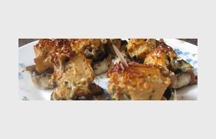 Rgime Dukan (recette minceur) : Bouche de champignons farcis au poulet #dukan https://www.proteinaute.com/recette-bouchee-de-champignons-farcis-au-poulet-6839.html