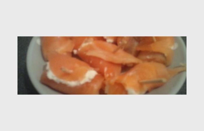 Rgime Dukan (recette minceur) : Amuse-bouches saumon fum carr frais ail et fines herbes #dukan https://www.proteinaute.com/recette-amuse-bouches-saumon-fume-carre-frais-ail-et-fines-herbes-6937.html