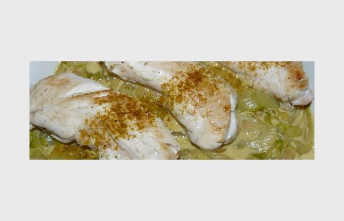 Rgime Dukan (recette minceur) : Aiguillettes de poulet aux endives au curry  la crme #dukan https://www.proteinaute.com/recette-aiguillettes-de-poulet-aux-endives-au-curry-a-la-creme-6947.html
