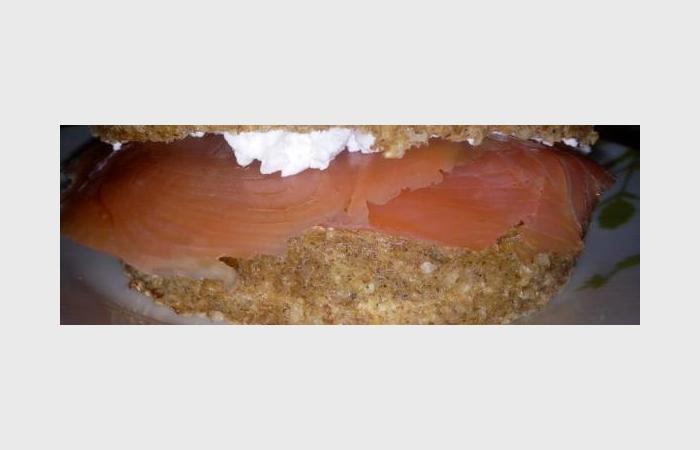 Rgime Dukan (recette minceur) : Sandwich crousti-moelleux  la truite fume et carr frais #dukan https://www.proteinaute.com/recette-sandwich-crousti-moelleux-a-la-truite-fumee-et-carre-frais-7153.html