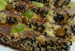 Recette Dukan : Maguro tataki et sa mayonnaise au wazabi - pav de thon froid marin  la sauce ponzu et cuit 