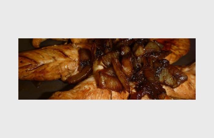 Rgime Dukan (recette minceur) : Aiguillette de poulet aux oignons et  la sauce soja #dukan https://www.proteinaute.com/recette-aiguillette-de-poulet-aux-oignons-et-a-la-sauce-soja-8532.html
