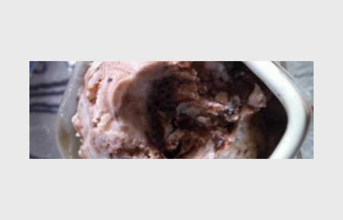 Rgime Dukan (recette minceur) : Glace a la vanille et ses ppites de brownies  #dukan https://www.proteinaute.com/recette-glace-a-la-vanille-et-ses-pepites-de-brownies-8627.html