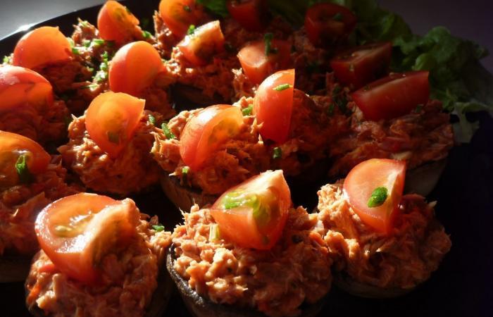 Rgime Dukan (recette minceur) : Champignons farcis aux saveurs de la mer #dukan https://www.proteinaute.com/recette-champignons-farcis-aux-saveurs-de-la-mer-8851.html