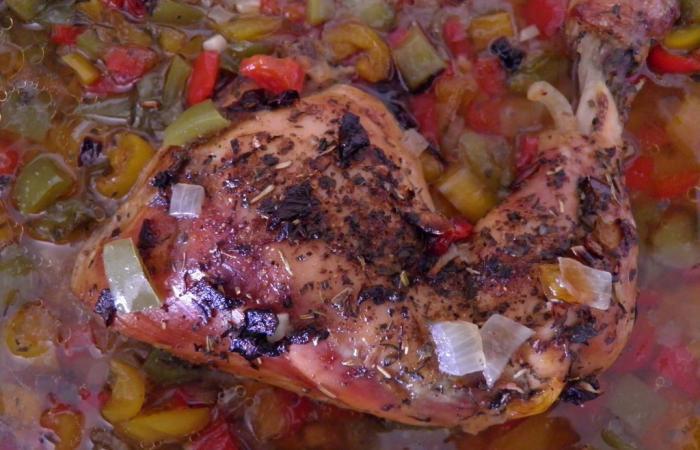 Rgime Dukan (recette minceur) : Cuisses de poulet aux 3 poivrons et au poivre 5 baies #dukan https://www.proteinaute.com/recette-cuisses-de-poulet-aux-3-poivrons-et-au-poivre-5-baies-8989.html