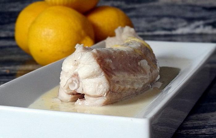 Régime Dukan (recette minceur) : Saumonette façon grand-maman (roussette) #dukan https://www.proteinaute.com/recette-saumonette-facon-grand-maman-roussette-9318.html
