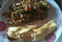 Rgime Dukan, la recette Wok de legumes a la dinde et omelette fine faon crpe 