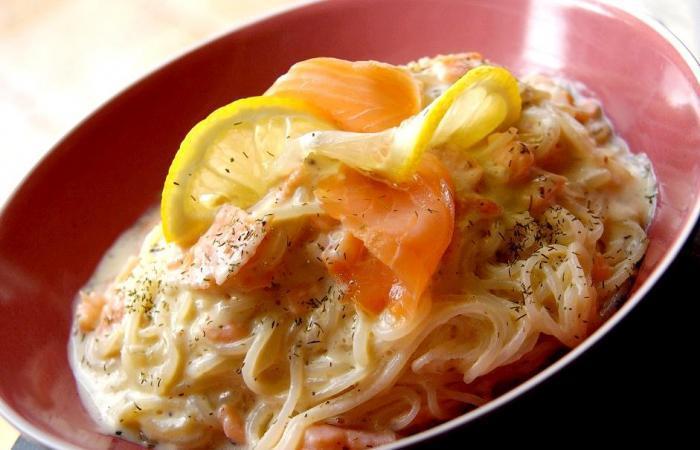 Régime Dukan (recette minceur) : Carbonara de saumon aux shiratakis de konjac #dukan https://www.proteinaute.com/recette-carbonara-de-saumon-aux-shiratakis-de-konjac-9501.html