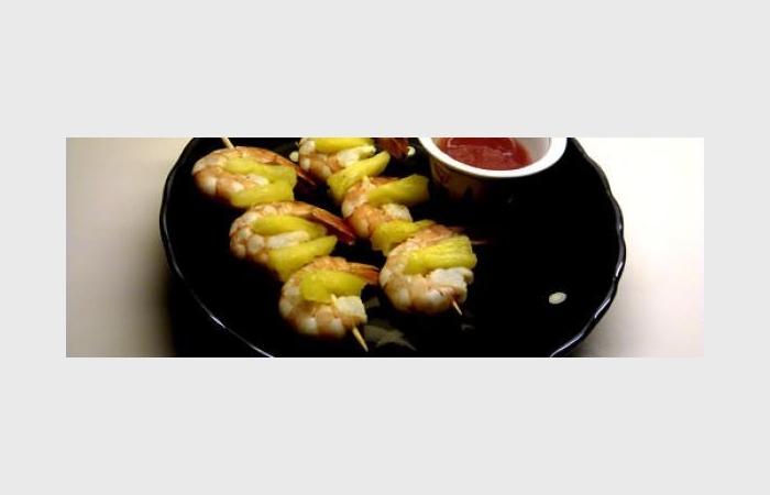Rgime Dukan (recette minceur) : Brochettes de crevettes et ananas sauce aigre-douce #dukan https://www.proteinaute.com/recette-brochettes-de-crevettes-et-ananas-sauce-aigre-douce-9823.html