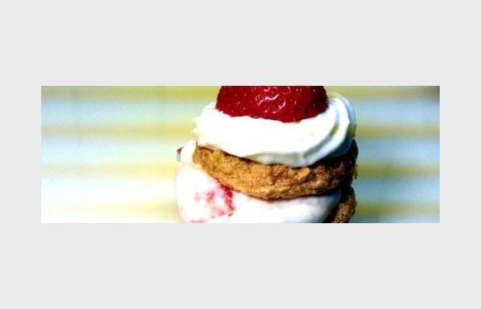 Rgime Dukan (recette minceur) : Religieuses  la fraise et crme fouette #dukan https://www.proteinaute.com/recette-religieuses-a-la-fraise-et-creme-fouettee-9824.html