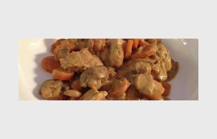 Rgime Dukan (recette minceur) : Blanquette de poulet sublime aux carottes et champignons #dukan https://www.proteinaute.com/recette-blanquette-de-poulet-sublime-aux-carottes-et-champignons-9972.html