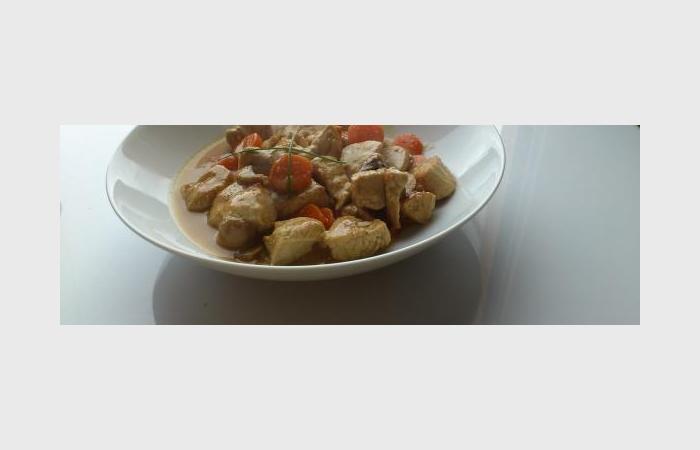 R�gime Dukan (recette minceur) : Poulet sauce cr�meuse #dukan https://www.proteinaute.com/recette-poulet-sauce-cremeuse-10033.html