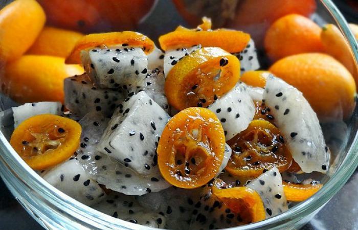 Régime Dukan (recette minceur) : Salade exotique (pitaya et kumquats) #dukan https://www.proteinaute.com/recette-salade-exotique-pitaya-et-kumquats-10097.html