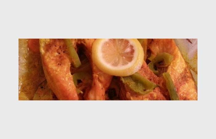Régime Dukan (recette minceur) : Darnes de saumon sur lit de légumes du soleil #dukan https://www.proteinaute.com/recette-darnes-de-saumon-sur-lit-de-legumes-du-soleil-10098.html